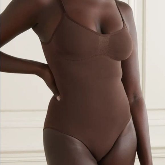 NWT Skims Sculpting Bodysuit with Snap in Cocoa - Picture 5 of 12